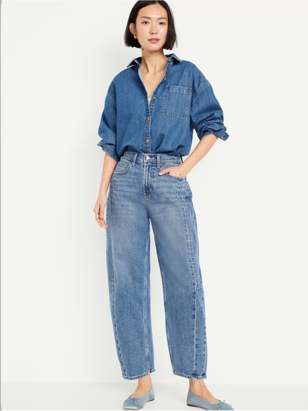 Old Navy Women's Barrel Leg Jeans in Medium Blue Wash